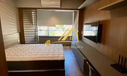 Studio no Único Barra charmoso, decorado e mobiliado. 24,25m2. Andar intermediário. Ventilado. Vaga rotativa. Prédio com rooftop, piscina vista mar