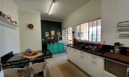 Casa com 3 quartos à venda na Rua Jorge Whitemann, 19, Jardim García, Campinas, 200 m2 por R$ 620.000