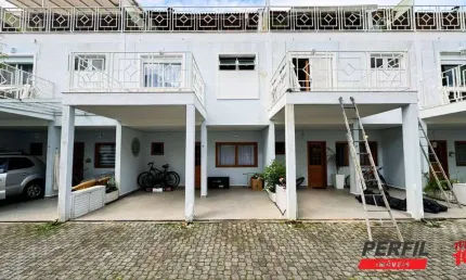 SOBRADO EM CONDOMÍNIO FECHADO COM 4 DORMITÓRIOS - 200M²
