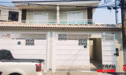 SOBRADO NOVO COM 03 SUÍTES, CHURRASQUEIRA E 04 VAGAS DE GARAGEM