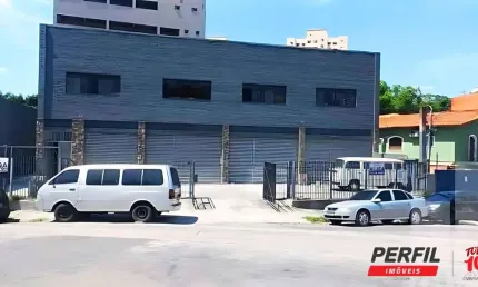 SALÃO COMERCIAL PRIMEIRO ANDAR, COM 390M² DE ÁREA COM 02 BANHEIROS DUPLOS