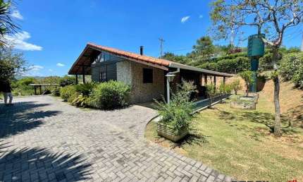 LINDA CHÁCARA EM MAIRINQUE COM 05 QUARTOS, TERRENO DE 2.400M² COM LAZER