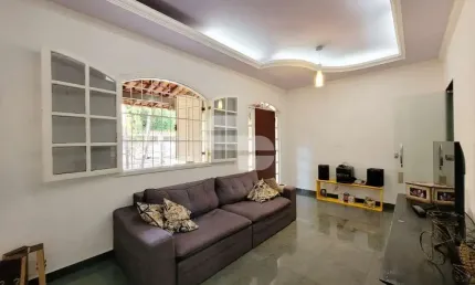 Casa com 4 quartos à venda na rua pirapetinga, 1, vila cristina, betim por r$ 680.000