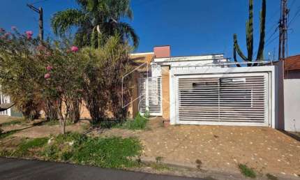 Casa com 3 quartos para alugar na Rua Plínio Amaral, 683, Fragata, Marília