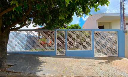 Casa com 3 quartos para alugar na Rua Nassimen Mussi, 0, 5159, Jardim Itaipu, Marília