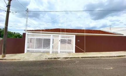 Casa com 3 quartos para alugar na Rua Humberto de Campos, 2160, Mariana, Marília