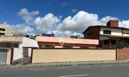 Casa à venda na Rua José Lins do Rego, Palmeira, Campina Grande