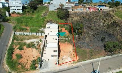 Lindo Terreno em Pedra Bela: Seu Próximo Investimento com Vista Panorâmica! 