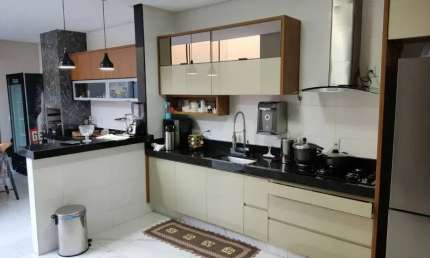 Casas com 3 Quartos e 3 banheiros à Venda em Jardim das Flores