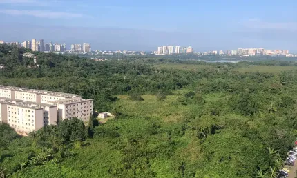 Excelente oportunidade no condomínio moradas do itanhangá. vista privilegiada! andar alto!