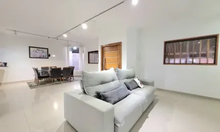 Casa térrea com 3 dormitórios sendo 1 suíte - Jd. São Luiz - Votorantim/SP