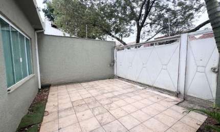 Casa para locação no Wanel Ville com 2 quartos sendo 1 suíte