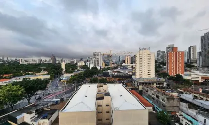 Oportunidade 1 quadra do metrô, andar alto, em ótimas condições