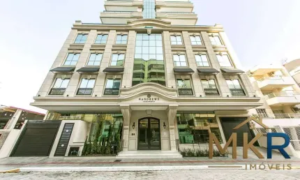 Apartamento com 4 quartos à venda na Rua 137, Meia Praia, Itapema