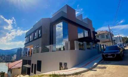 Casa com 4 quartos à venda na Rua 137, Canto da Praia, Itapema