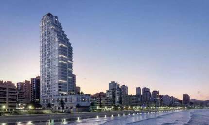 Apartamento com 4 quartos à venda na Rua 137, Meia Praia, Itapema