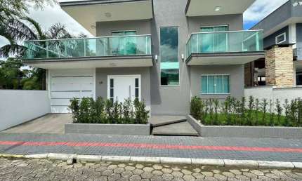 C201 - Casa de Alto Padrão em condomínio  em Itapema