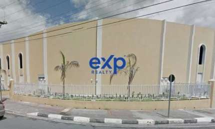 Prédio Comercial com 2.000m² na Praça Abrantes - Camaçari/BA
