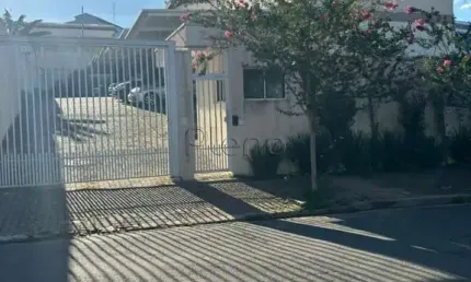 Casa à venda no Parque Rural Fazenda Santa Cândida, Campinas.