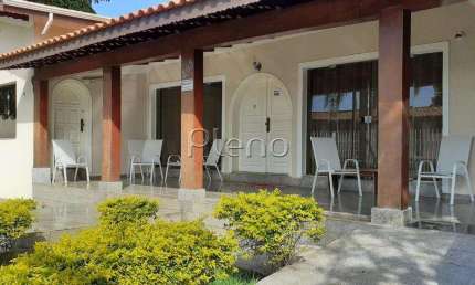 Casa à venda e para locação com 4 suítes no Parque Taquaral, Campinas.