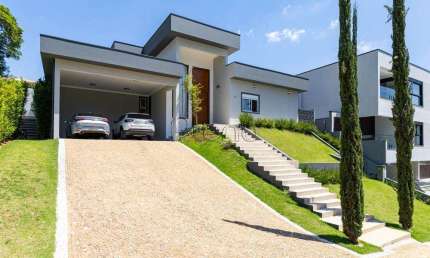 Casa à venda com 4 suítes no Condomínio Vila Lombarda em Valinhos