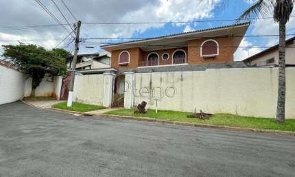Casa à venda com 4 quartos no Jardim Santa Marcelina, Campinas.