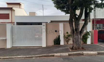 Casa à venda com 3 quartos no Parque Taquaral, Campinas.