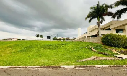 Terreno à venda com 1000 m² no condomínio vila lombarda, valinhos.