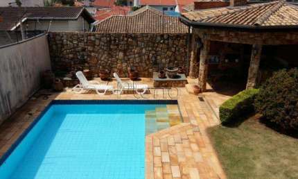 Sobrado à venda com 4 quartos no Jardim Chapadão, Campinas.