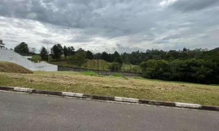 Terreno à venda com 1138 m² no  condomínio vila lombarda, valinhos.