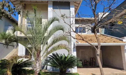 Casa à venda com 3 suítes no condomínio portal do jequitibá, valinhos. localizado no bairro pinheiro..
