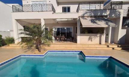 Casa à venda com 4 suítes no Village Sainte Hélène, Campinas.