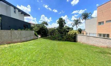 Terreno à venda no Condomínio Ville Sainte Helene, Sousas (Campinas).