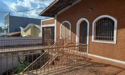 Casa à venda com 3 quartos no Jardim Proença em Campinas.