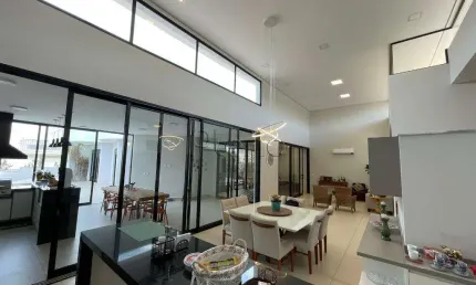 Casa à venda com 3 suítes no Chácaras Silvania, Valinhos.