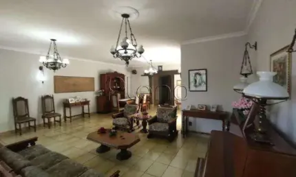 Casa à venda com com 268m² no Parque São Quirino em Campinas.