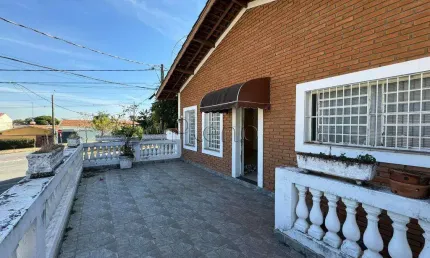 Casa à venda com 3 quartos no Jardim Aurélia, Campinas.
