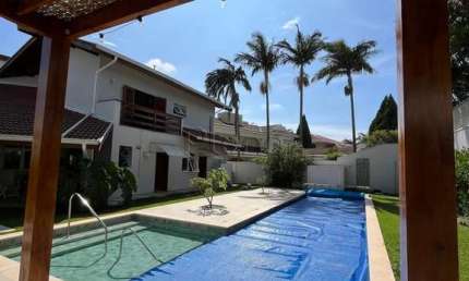 Casa à venda em Campinas com 4 dormitórios por R$2.700.000,00!