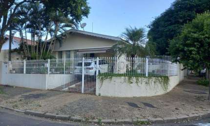 Casa à venda em Valinhos, Vila Santo Antônio, com 3 quartos, com 187 m²