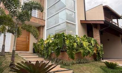 Sobrado à venda em Valinhos, Jardim América II, com 3 suítes, com 195 m²