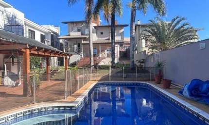 Sobrado à venda em Valinhos, Santa Cruz, com 3 suítes, com 386 m², Residencial Terras do Caribe