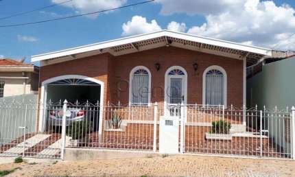 Casa à venda, com edícula, em Campinas no bairro Vila Nova Teixeira.