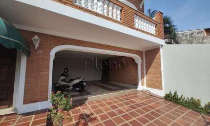 Casa à venda com 3 quartos no Jardim Leonor, Campinas.