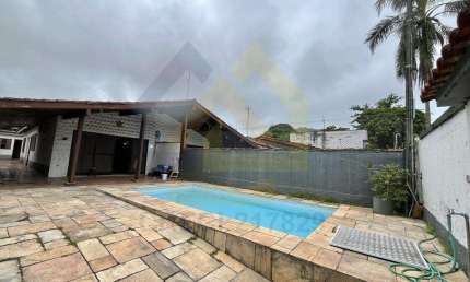 Casa Térrea para Venda em Guarujá, Jardim Enseada, 3 dormitórios, 1 suíte, 2 banheiros, 4 vagas