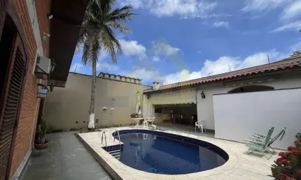 Casa Térrea para Venda em Guarujá, Jardim Virgínia, 3 dormitórios, 1 suíte, 2 banheiros, 4 vagas
