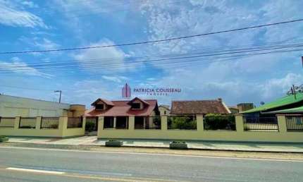 Casa à venda frente mar Meia Praia - Navegantes/SC - 650m² de terreno - 01 suíte