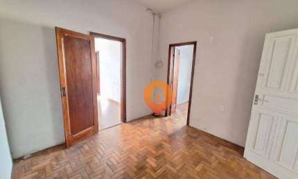Casa três quartos uma vaga no Floresta – Proximo a Avenida Silviano Brandão