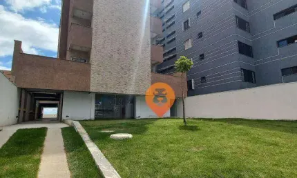 Apartamento com 2 suíres. Área total de aproximadamente 64m2.