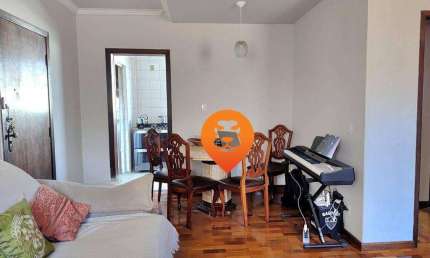 Apartamento com dois quartos no Bairro Floresta, próximo a avenida Silviano Brandão.