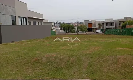 Terreno à venda no Condomínio Parque Tauá Arangua Fase III - Londrina PR